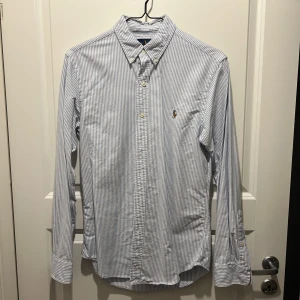 Ralph Lauren Skjorta - Fint skick. Säljes då den inte används. 