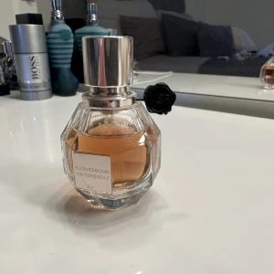Parfym Viktor o Rolf flowerbomb - Flowerbomb