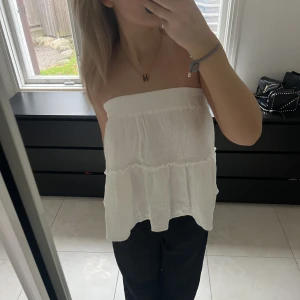 Topp  - Så söt och snygg topp som även går att ha som kjol. Säljer då den inte kommer till användning ❤️