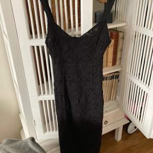 Lång spetsklänning från Zara