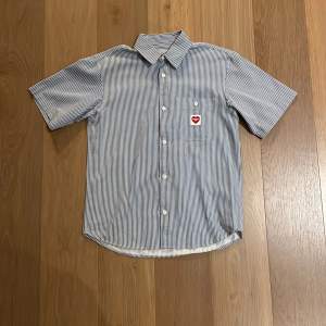 Carhartt Wip Skjorta, köpt i Gbg på junkyard. Oversize, storlek: S Använd 2 gånger