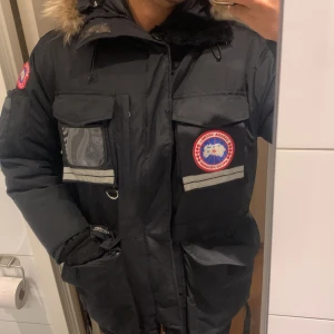 Canada goose jacka - Pris kan diskuteras 