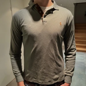 Ralh Lauren longsleeve - Schysst Ralph Lauren longsleeve. Plagget har inga defekter, skick: 10/10. Pris: 399. Nypris: 1299