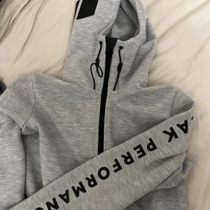 Peak tjocktröja  - Inga defekter 