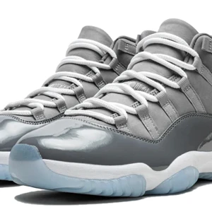 Jordan 11 cool grey - Finns kvitto och box.  Dom är i bra skick  Kan mötas upp i Uppsala Dm för fler bilder på dom