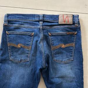 🌟säljer dessa fräscha nudie jeans till ett fantastiskt pris🌟jättebra skick inga skador eller fläckar🌟passar slim fit🌟säg till om ni har frågor!🌟