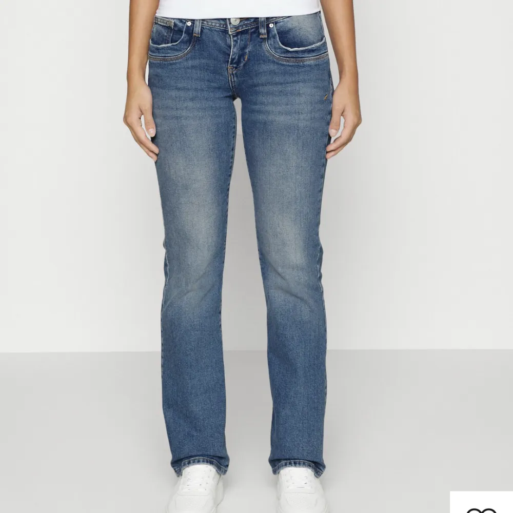 Ett par HELT oanvända ltb valerie köpta denna månaden. Nypris 900 kronor. Dom är helt slut på zalando. Jeans & Byxor.