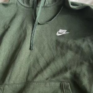 nike hoodie - Storlek M  Lite använd. Så som ny.  
