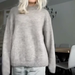 Stickad tröja - Så fin stickad från Hm som inte används längre💗💗köpt för ca 500