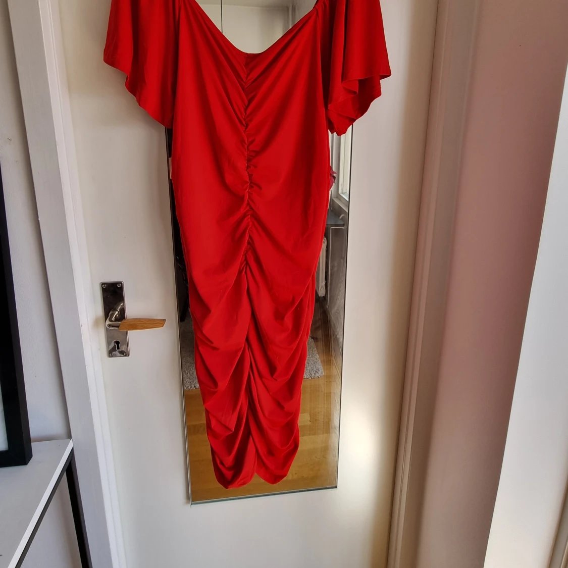 Röd plisserad klänning - 90