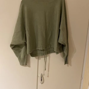 Tjocktröja - En tjocktröja perfekt för vintern, mycket stretch men den kan även användas till höst och vår. Aldrig använt