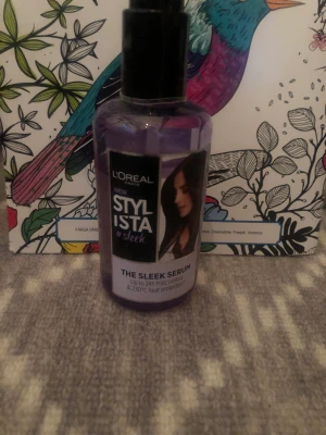Serum till håret  - En flaska 200ml,  Serum för håret, det är ca 150ml kvar.   Skickas m postnords blåa påse.