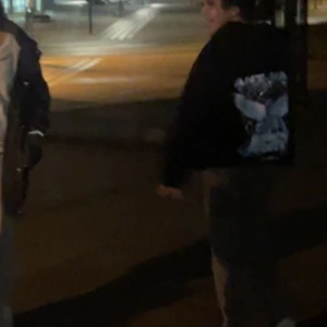 Antwan hoodie  - Jag är osäker om jag ska sälja den men gör det om jag får bra pris, det är storlek M och är ganska så stor för mig som är 150cm men den sitter super bra på min vän som är 160cm