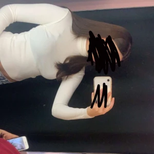 Söt tröja  - Säljer nu en as söt och höstig tröja (bilden är tyvärr sne😭) men kan skicka fler bilder privat 