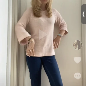 Trekvartsärmad stickad tröja - Sååå fin trekvartsärmad stickad tröja, perfekt nu när de börjar bli lite kallare💓😍 Jättebra skick