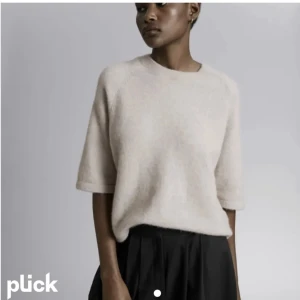 & other stories tröja - Säljer min and other stories tröja!