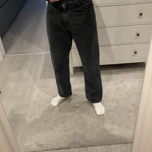 Svarta Jeans - Ett par svarta Jeans från Karve i storlek W29 L32. Inköpta för 899kr.