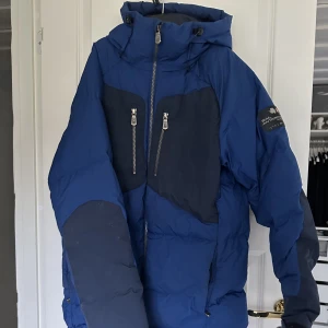 Sail Racing Jacka - Sail Racing vinter jacka  Använd 1 månad ca  Fraktas eller möts upp