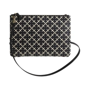 By malene Birger väska  - Superfin by malene Birger väska❤️köpt för runt 1000kr och är bara använd fåtal ggr, inga skador på väskan❤️säljer då den inte kommer t användning längre 