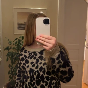 Stickad tröja - Jättemysig stickad tröja i jättebra skick, aldrig använt!🫶🏼Perfect till hösten, sticks inte💗