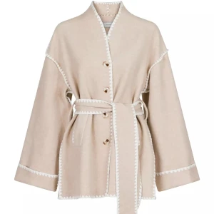 NEO NOIR JACKA - Neo Noir Frenchie Wool Jacket. Oanvänd jacka med prislapp kvar. Inköpt från Tessie.se för 1899kr. Skickas i original förpackning. Vid snabbt köp står jag för frakten.