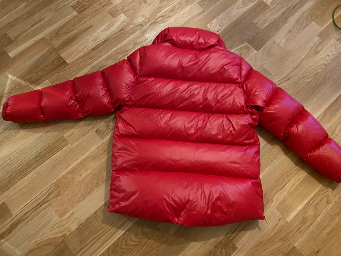 Peak Performance Clara W dunjacka, strl S röd  - 90