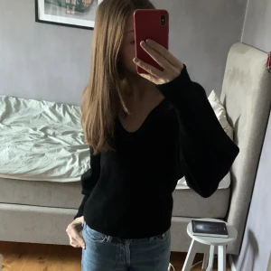 Svart fin stickad tröja💜 - En stickad tröja från hm, perfekt till vinter ❄️🎀
