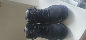 Timberland JR - Säljer dessa oanvända höstskor i juniorstrl från Timberland. Säljes pga felstrl.