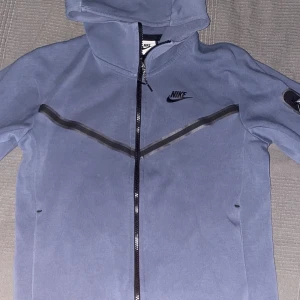 Nike tech - Nike tech knappt använd storlek S