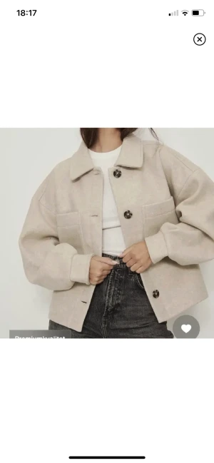 Nakd kappa - Lite oversized beige kappa från Nakd, köpt förra året, pris kan diskuteras. Skriv för bilder❤️