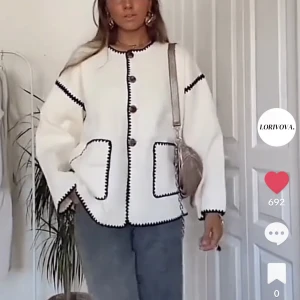 Höstjacka  - Säljer denna helt nya jackan då den var lite liten för min smak☹️🩷