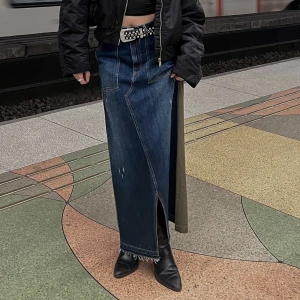 Långkjol - Kom gärna med frågor om ni undrar något och kika gärna min profil, fixar paketpris❤️