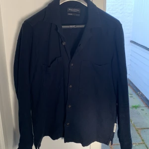 Marc o polo overshirt - Säljer min snygga Overshirt från marc o polo som är perfekt för hösten, bra skick, 8,5/10. Säljer den då den är för stor. Nypris 1300kr