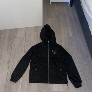 Trapstar  - Hej säljer Trapstar jacka som satt för stor på mig knappt använd,