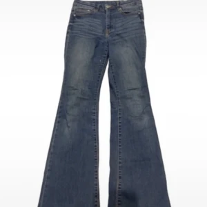 Blåa utsvängda jeans  - Utsvängda jeans blåa 