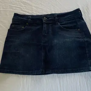Jätte fin jeans kjol från vila i storlek M men passar S!💕 (pris går att diskutera)