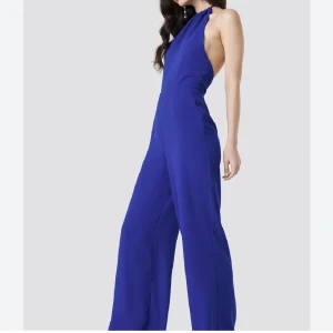 Marinblå jumpsuit - Oanvänd jumpsuit! Så himla fin men använde aldrig! 