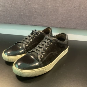 Lanvins Skor  - Hej! Säljer mina Lanvins skor i storlek 41 väldigt fint skick. Hör av dig om du har några funderingar om skorna. Givetvis autentiska.