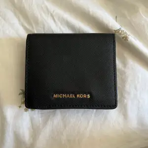 Super fin plånbok i ny skick  😊tryck gärna på köp nu💕