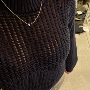 Tröja - Stickad tjocktröja från Lindex. Endast provad och med prislapp kvar. Nypris 400kr