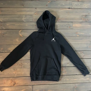 Air Jordan hoodie - En svart jordan hoodie