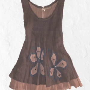 Vintage topp!  - Har aldrig använt den då det inte riktigt är min stil! Oanvändoch i perfekt skick. Priset är förhandlingsbart! Be gärna om fler bilder