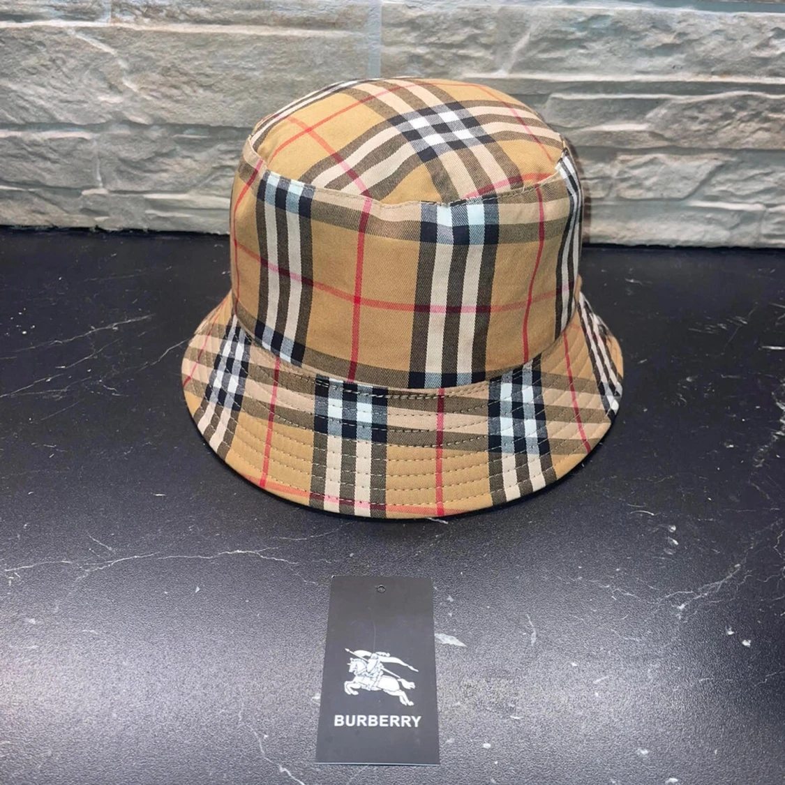 burberry buckethat 