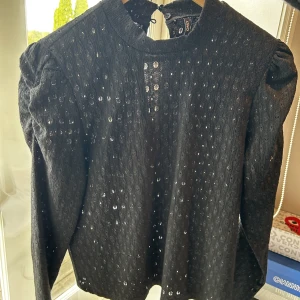 Blus  - Har aldrig använts som inte kommer till användning 