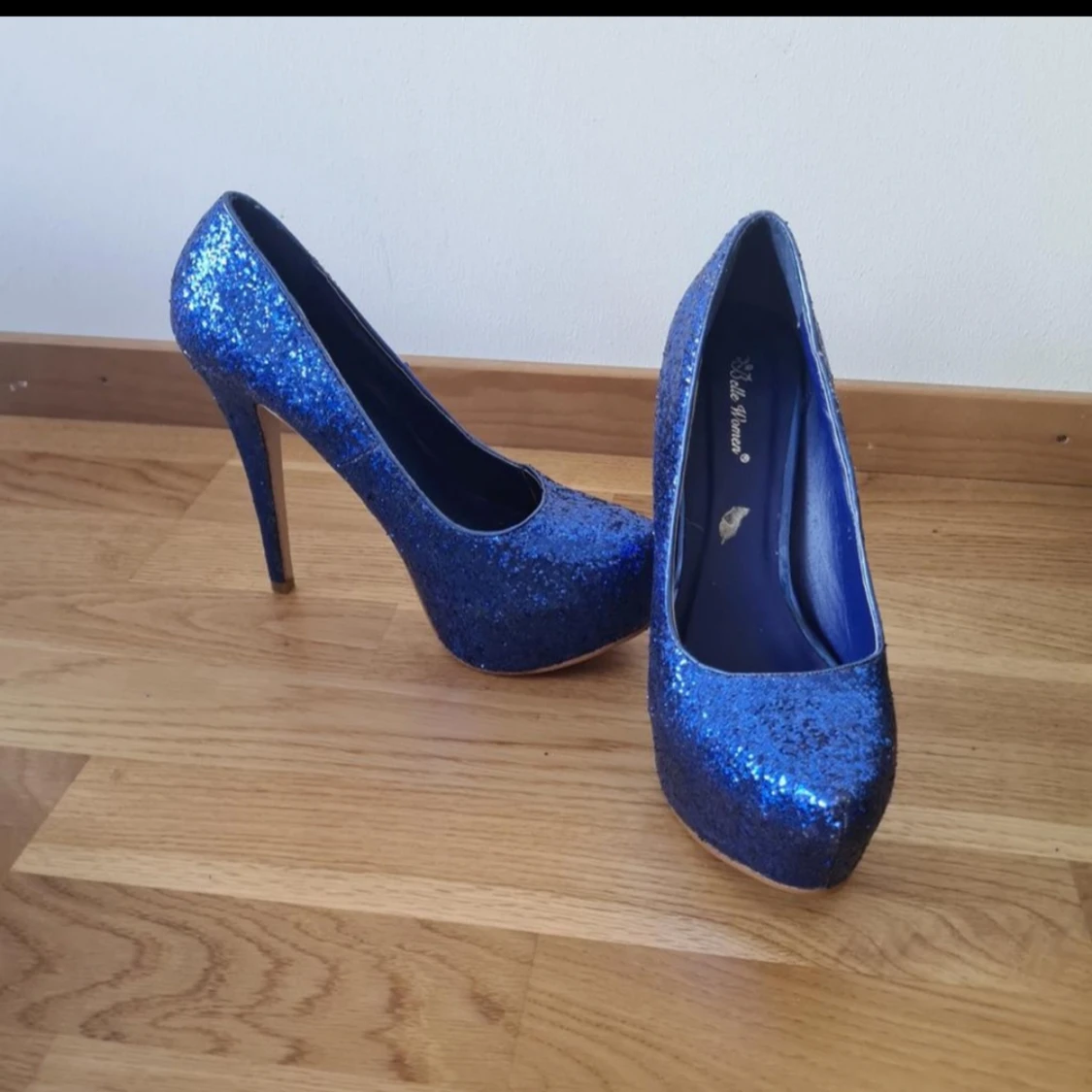 Skor, stl. 41, Dam250 krSuper fin glitter skor, använda 1-2 gånger. - 90