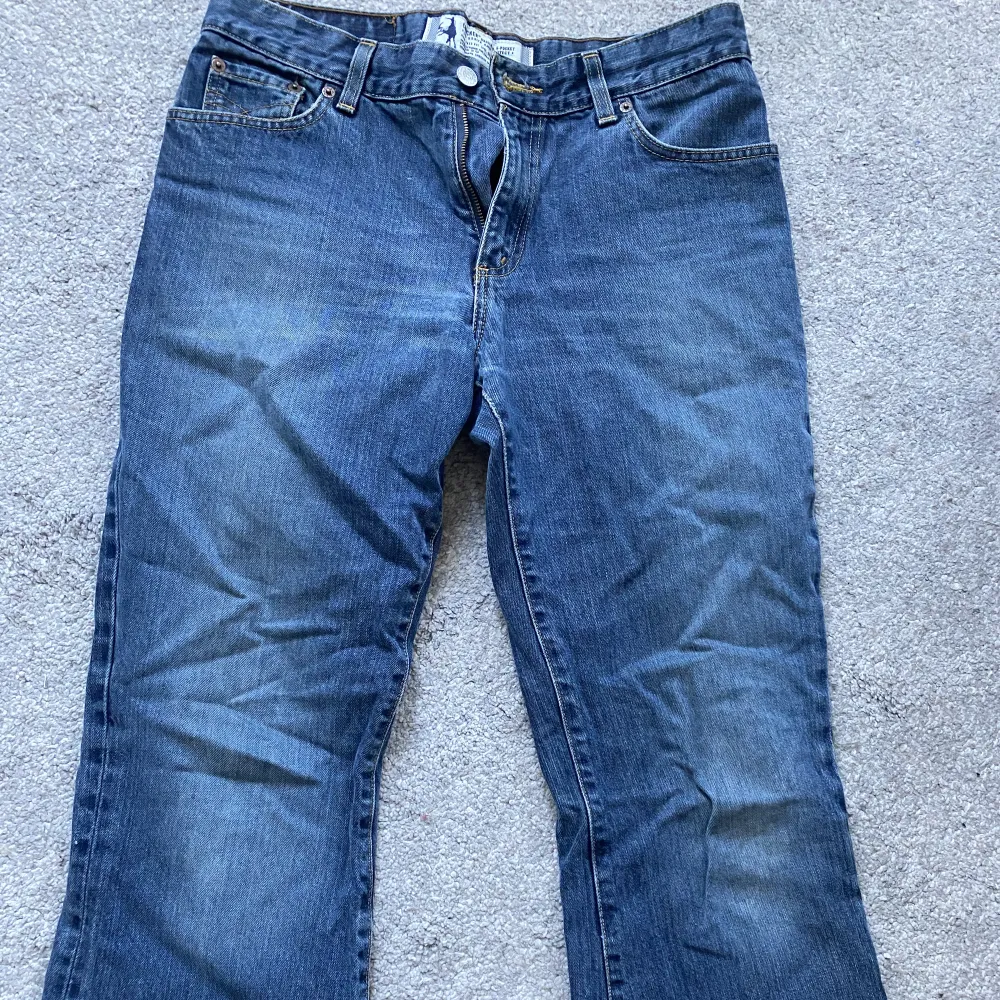 Superfina jeans men som tyvärr inte passar på mig längre. Inga defekter, som nya. Skriv till mig för frågor och funderingar! Använd gärna köp nu! 💕💕. Jeans & Byxor.