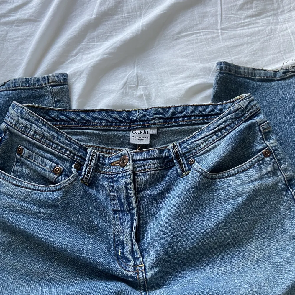 Innerbenslängden 76cm midjemåttet 83cm💕. Jeans & Byxor.