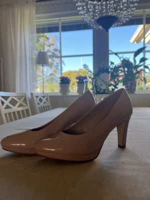Beiga pumps - Använda ett fåtal gånger, fint skick!