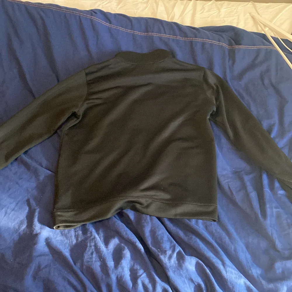 Comfortable and great condition, XL children size, XS in adult. Jackor.
