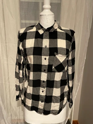 Rutig skjorta  - Använd några gånger 